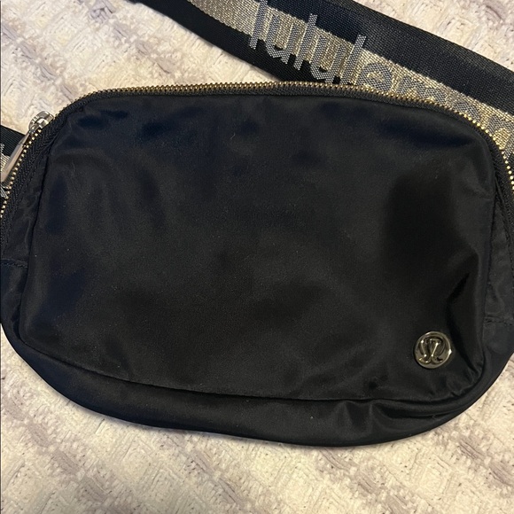 lululemon athletica Black Belt Bag with Logo Strap - Picture 2 of 4